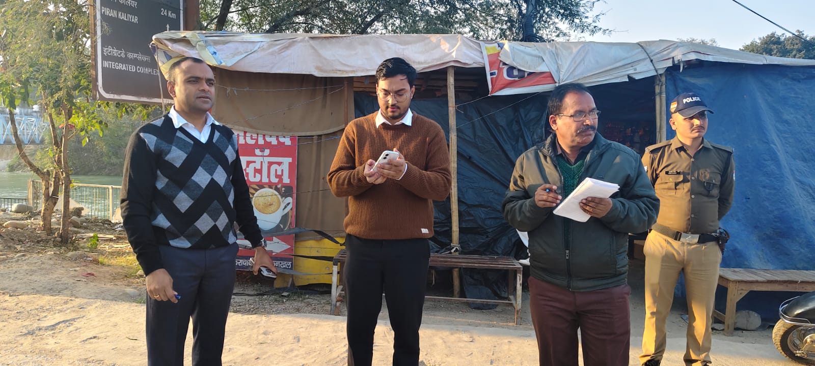 जिलाधिकारी ने शंकराचार्य चौक, आस्था पथ, रोड़ी बेलवाला क्षेत्र का निरिक्षण कर सफाई व्यवस्था का लिया जायजा।