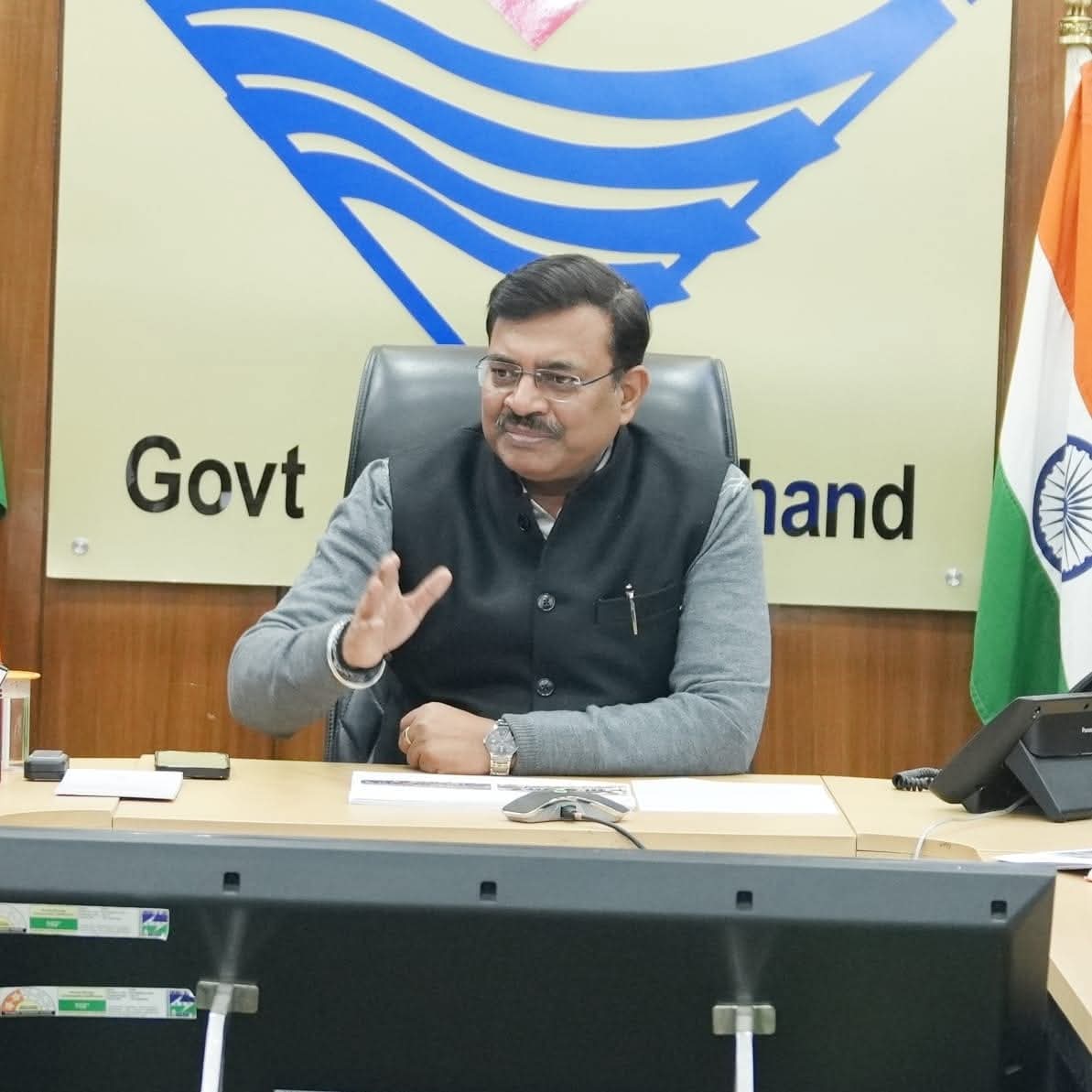 मुख्य सचिव श्री आनन्द बर्द्धन ने केदारनाथ पुनर्निर्माण एवं बदरीनाथ मास्टर प्लान के सम्बन्ध में सम्बन्धित विभागों एवं जिलाधिकारियों के साथ बैठक की।