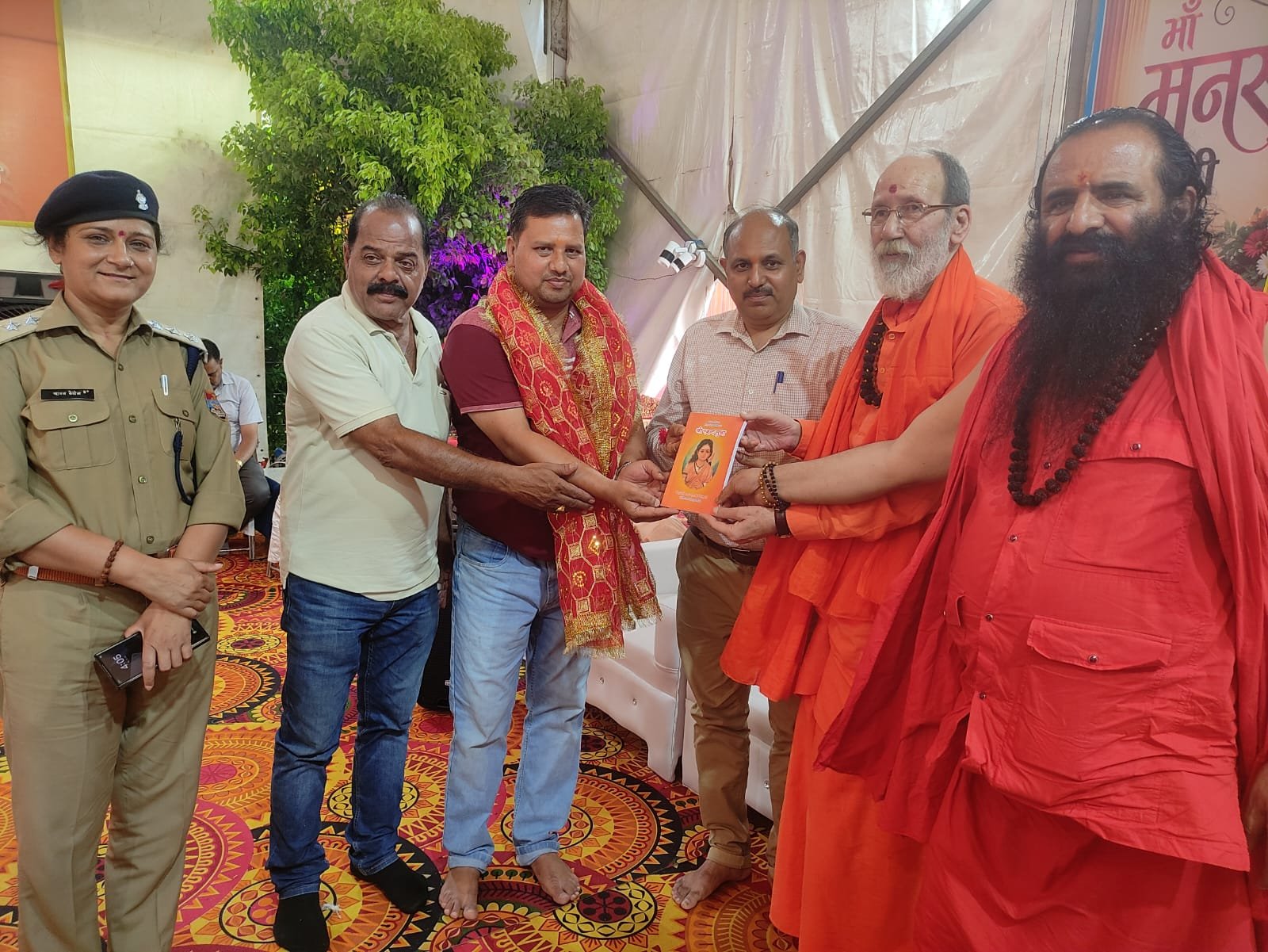 एलएलएम की डिग्री पर वरिष्ठ पत्रकार अनिल बिष्ट का सम्मान, श्रीमहंत डॉ. रविंद्रपुरी ने दी शुभकामनाएं